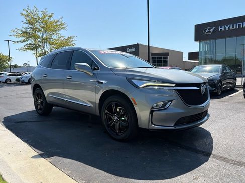 Used 2024 Buick Enclave Essence w/ Experience Buick Package FWD image 2
