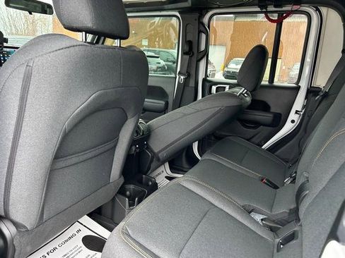 Used 2024 Jeep Gladiator Sport image 14