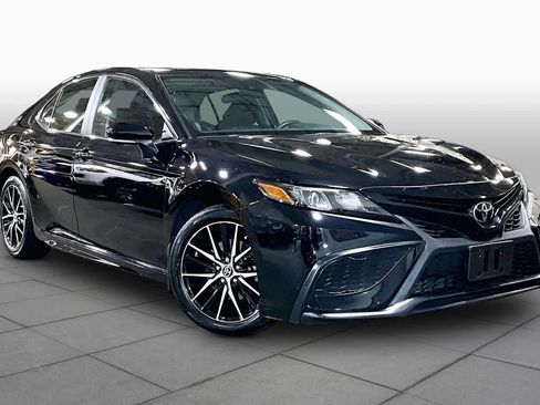 Used 2024 Toyota Camry SE w/ Cold Weather Package AWD/4WD image 3