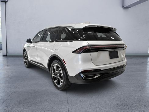 Used 2025 Lincoln Nautilus Premier AWD/4WD image 4