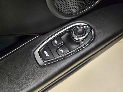 Used 2020 Aston Martin DB11 Coupe image 29