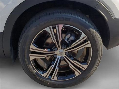 Used 2022 Volvo XC40 T4 Inscription w/ Advanced Package image 25