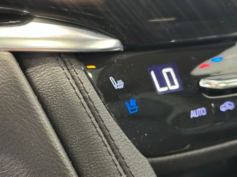 Used 2023 Cadillac XT6 Premium Luxury image 23