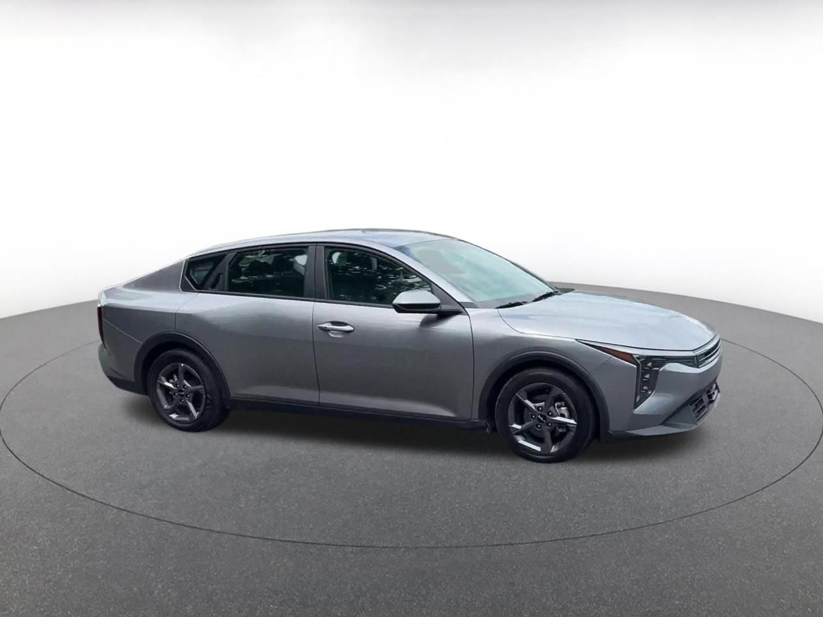 Used 2025 Kia K4 FWD image 2