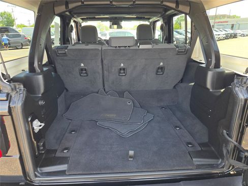 Certified 2025 Jeep Wrangler Unlimited Sahara AWD/4WD image 24