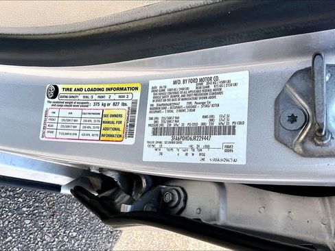 Used 2018 Ford Fusion SE w/ Fusion SE Technology Package FWD image 6
