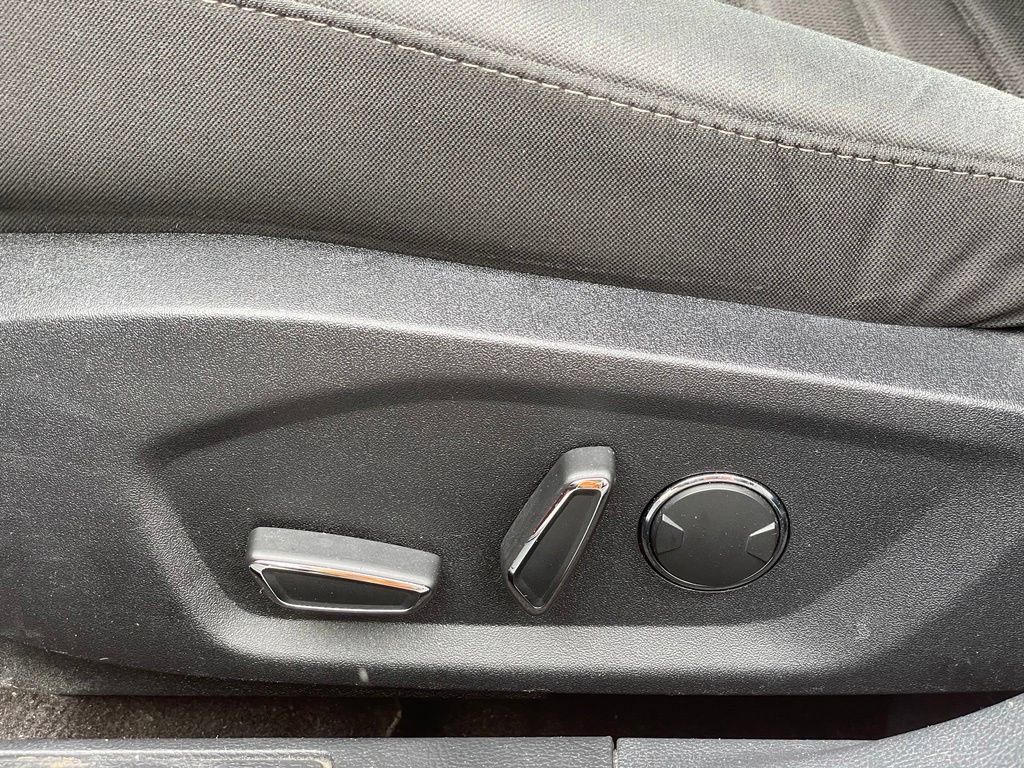 Used 2019 Ford Fusion SE FWD image 13
