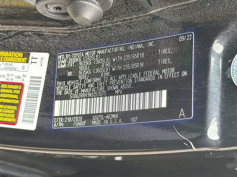 Used 2022 Toyota Highlander XLE AWD/4WD image 44