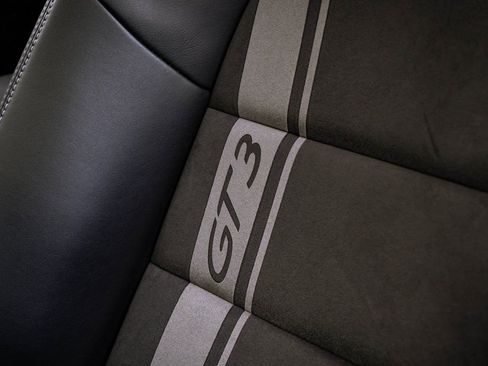 Used 2018 Porsche 911 GT3 image 24