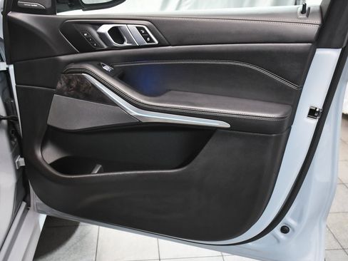 Used 2023 BMW X7 xDrive40i w/ M Sport Package image 17