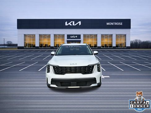 Used 2024 Kia Sorento S FWD image 2