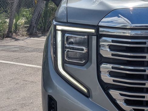 Used 2023 GMC Sierra 1500 Denali w/ Denali Reserve Package AWD/4WD image 10