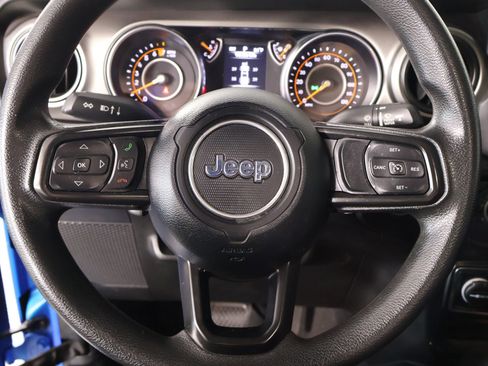 Used 2021 Jeep Gladiator Sport AWD/4WD image 3
