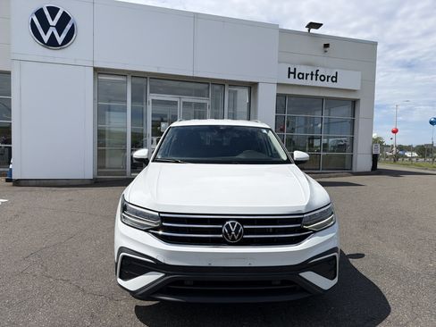 Certified 2024 Volkswagen Tiguan SE AWD/4WD image 8
