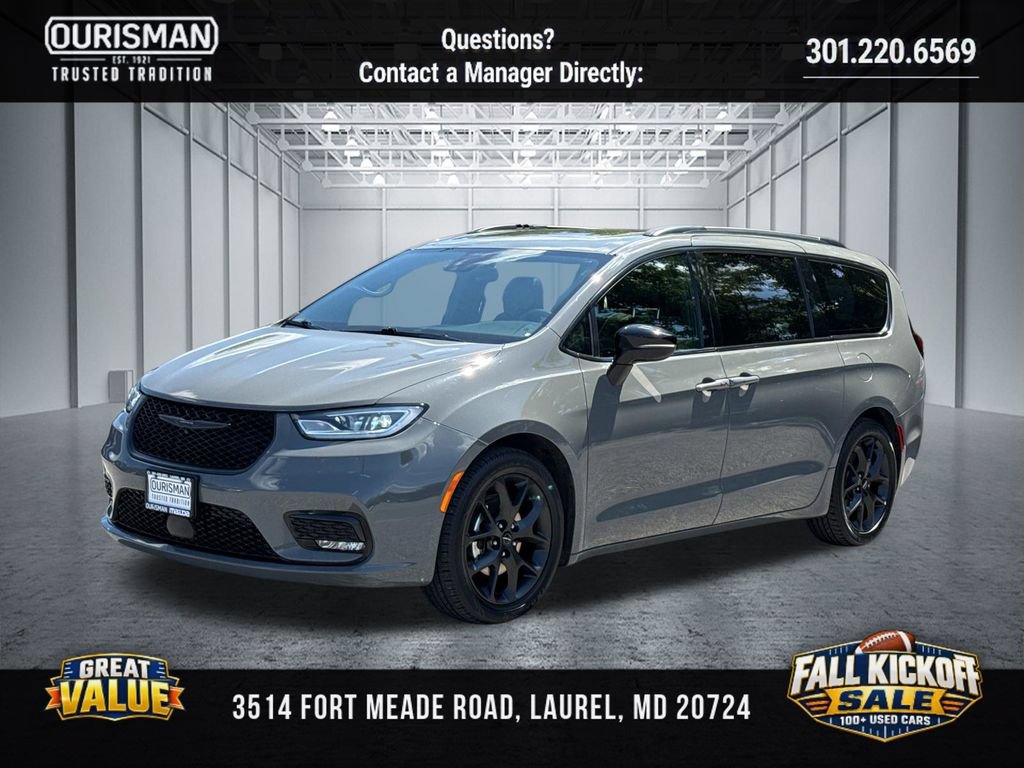 Used 2025 Chrysler Pacifica Limited FWD image 2