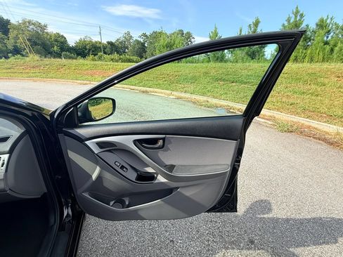 Used 2015 Hyundai Elantra SE w/ Option Group 02 FWD image 17