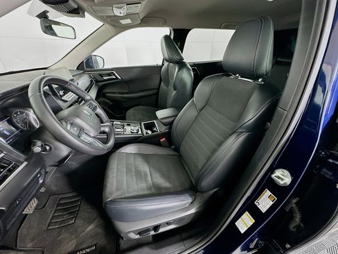 Used 2024 Mitsubishi Outlander SE image 13