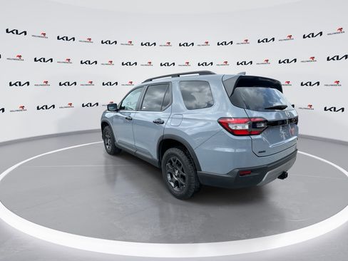Used 2025 Honda Pilot TrailSport image 6