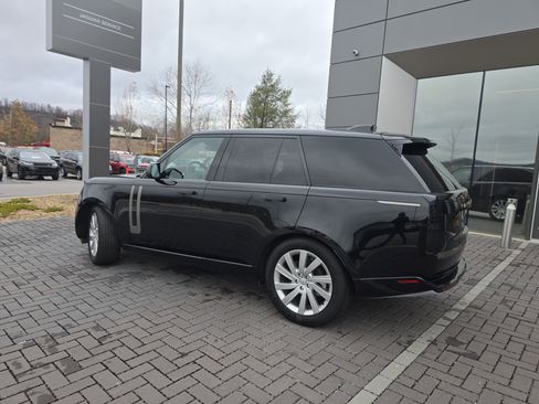 Used 2023 Land Rover Range Rover SE image 9