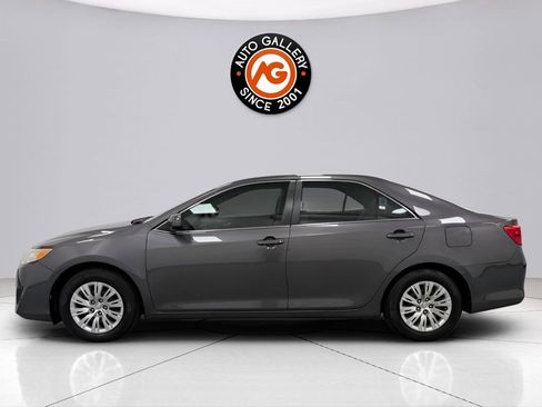Used 2014 Toyota Camry L image 4