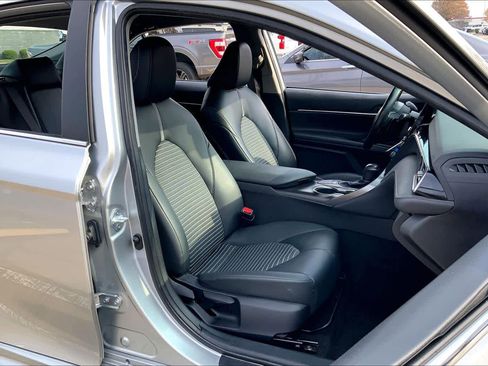 Used 2024 Toyota Camry SE image 15