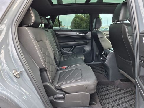 Used 2024 Volkswagen Atlas Cross Sport SE w/ Panoramic Sunroof Package AWD/4WD image 33