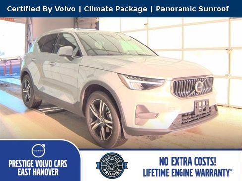 Certified 2025 Volvo XC40 B5 Core image 1