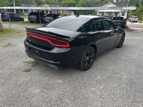Used 2016 Dodge Charger SXT RWD image 8