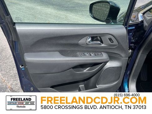New 2025 Chrysler Pacifica Select FWD image 15