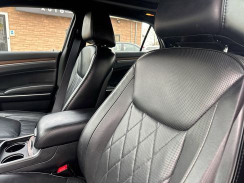 Used 2016 Chrysler 300 C Platinum w/ Safetytec Plus Group image 24