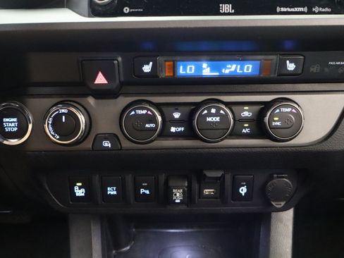 Used 2021 Toyota Tacoma TRD Off-Road w/ TRD Premium Off Road Package AWD/4WD image 26