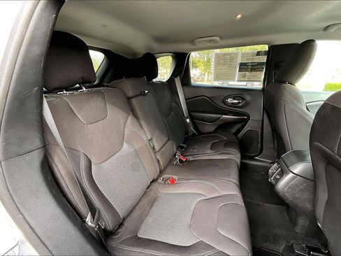 Used 2020 Jeep Cherokee Latitude image 19