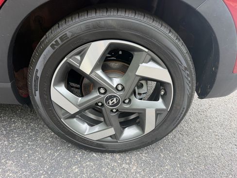 Used 2024 Hyundai Venue Limited FWD image 19