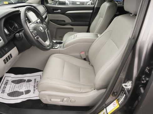 Used 2015 Toyota Highlander XLE image 9