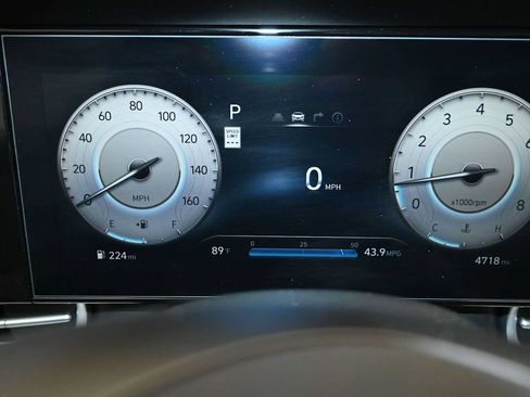 Used 2025 Hyundai Elantra Limited FWD image 12