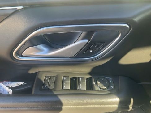 Used 2022 Chevrolet Suburban LT image 5