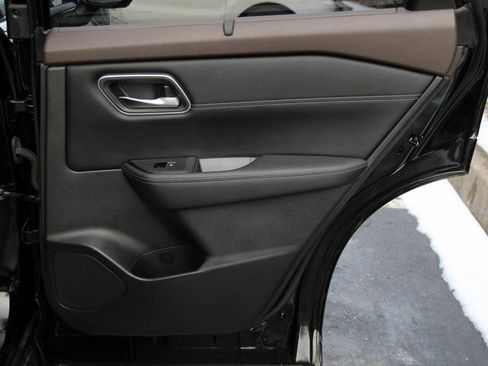 Certified 2023 Nissan Rogue Platinum w/ Platinum Premium Package image 32