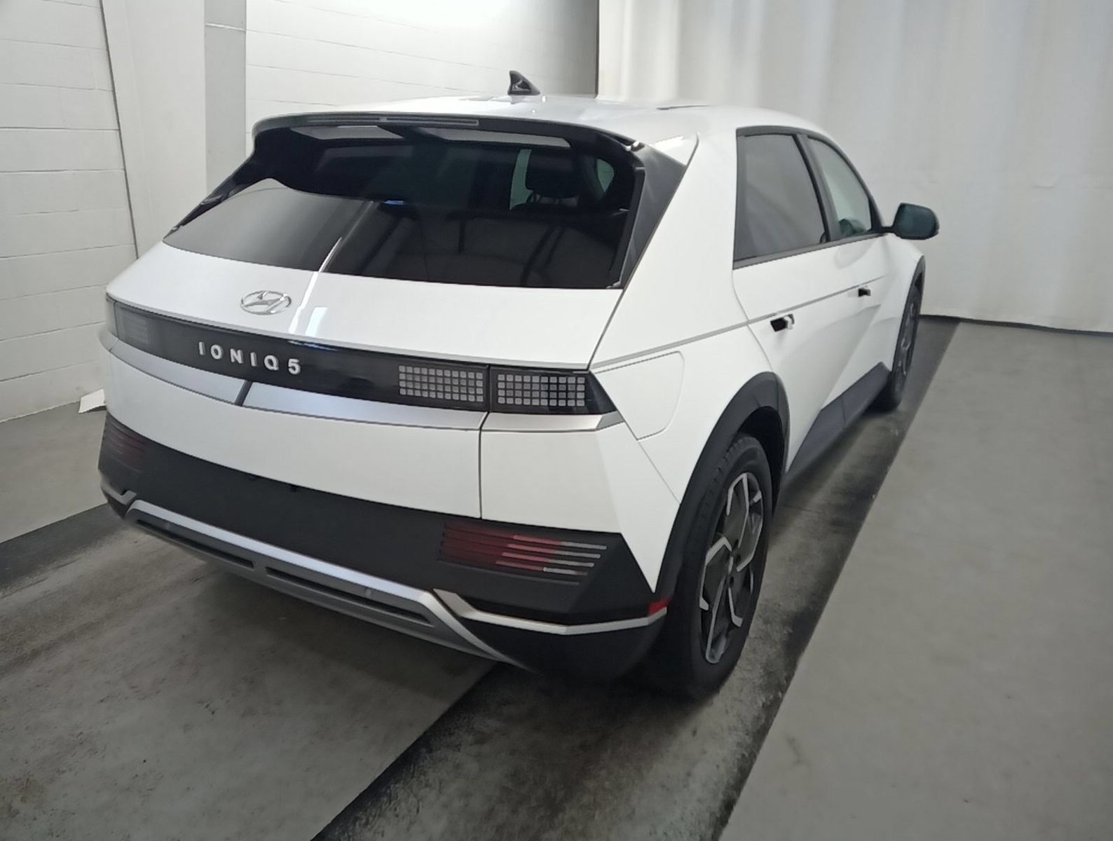 Used 2024 Hyundai Ioniq 5 SEL RWD image 4