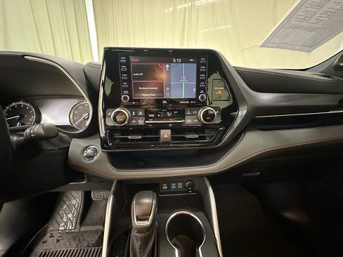 Used 2022 Toyota Highlander XSE AWD/4WD image 28