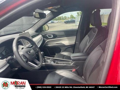 Used 2025 Jeep Compass Limited AWD/4WD image 10