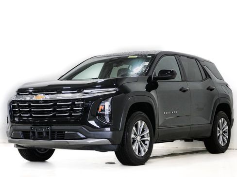 Used 2025 Chevrolet Equinox LT image 3