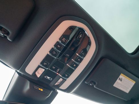 New 2026 Porsche Macan image 22