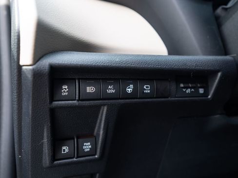 Used 2021 Toyota Sienna Platinum image 28