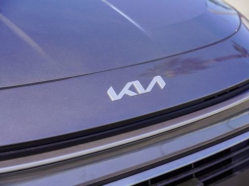 New 2026 Kia Niro LX FWD image 12