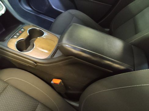 Used 2020 GMC Acadia SLE image 26