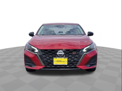 Used 2025 Nissan Altima 2.5 SR w/ SR Premium Package image 2