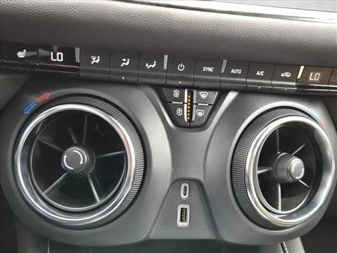 Used 2025 Chevrolet Blazer LT FWD image 15