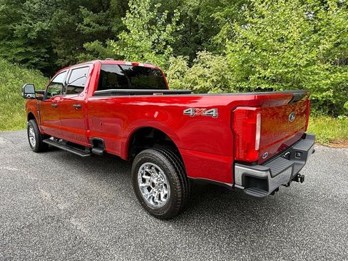 Used 2024 Ford F250 XLT AWD/4WD image 9