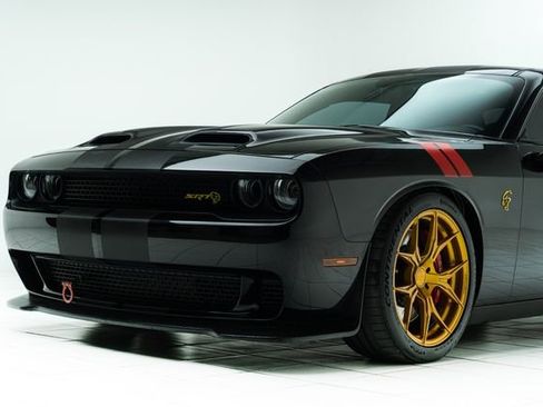 Used 2016 Dodge Challenger SRT Hellcat image 10