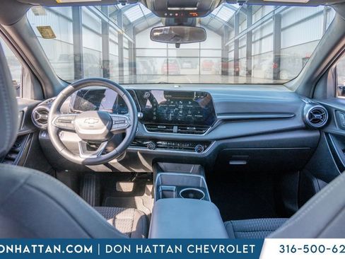 Used 2025 Chevrolet Equinox LT image 3